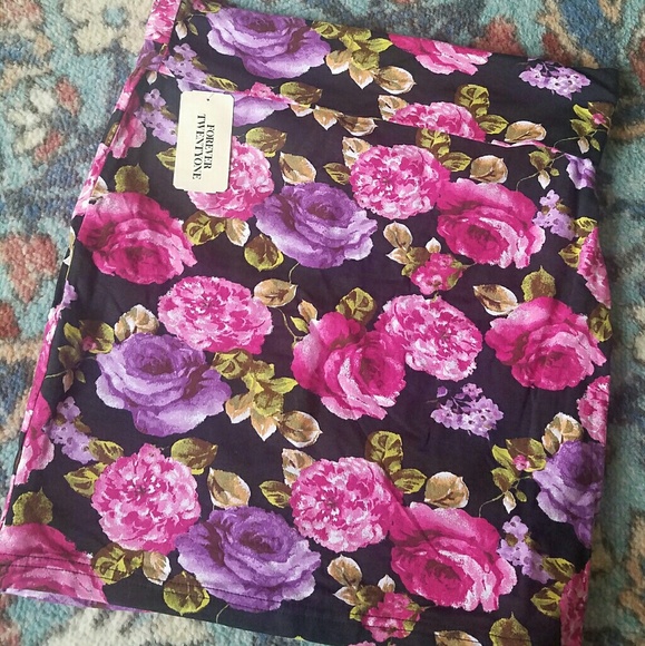 3 for $15 F21 Floral Bodycon Skirt - Picture 4 of 4